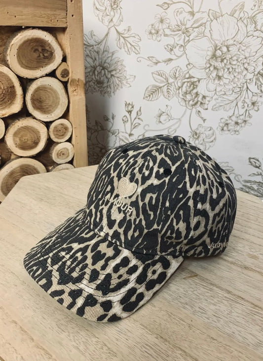 Casquette léopard brodée Amour