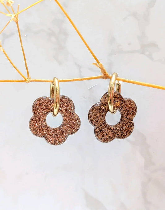 Boucle d’oreille brun paillette