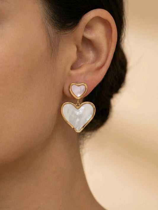 Boucles d'Oreilles Double Cœur Nacre Dorée - Acier Inoxydable