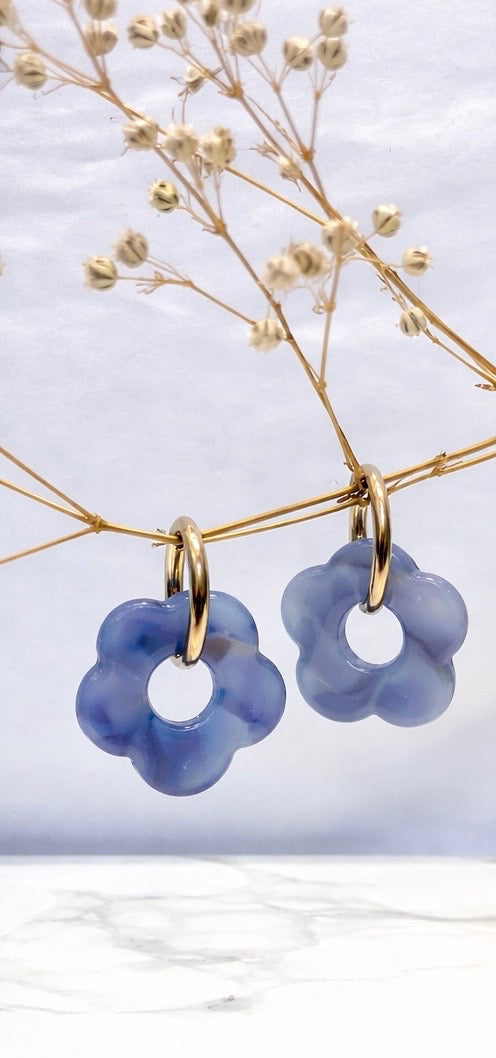 Boucle d’oreille bleu acidulé