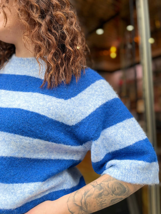 Pull rayé bleu