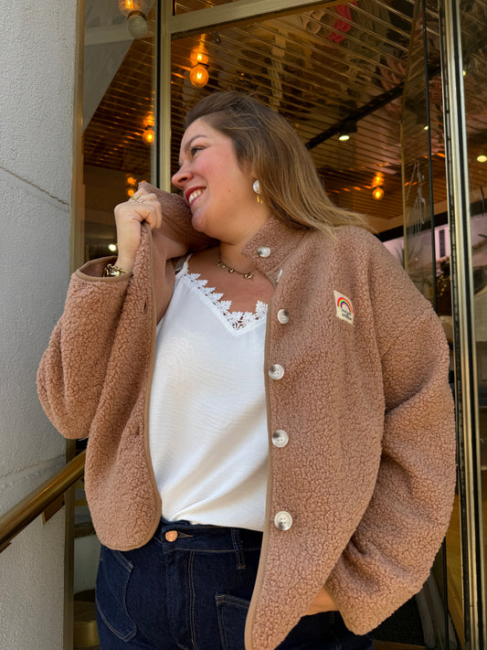 Veste polaire bouclette à boutons camel