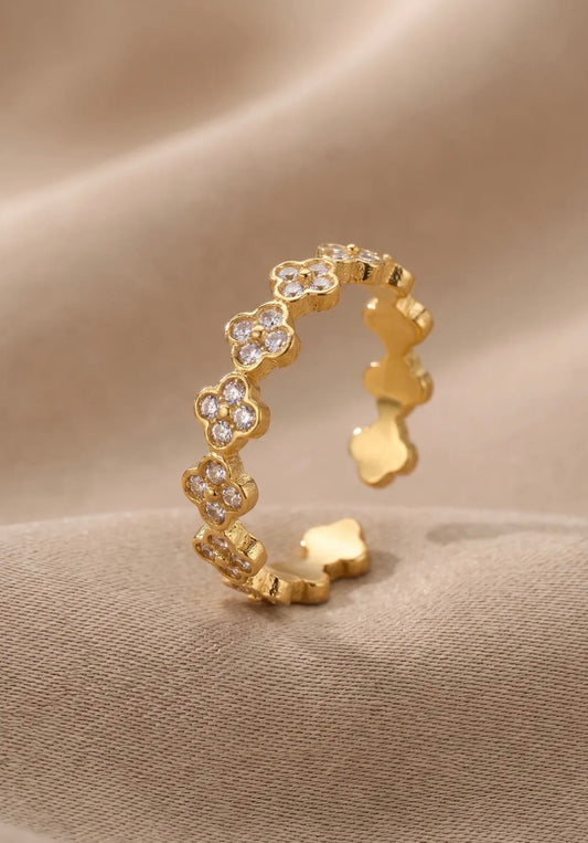 Bague ajustable trèfles strass blancs dorée – Acier inoxydable