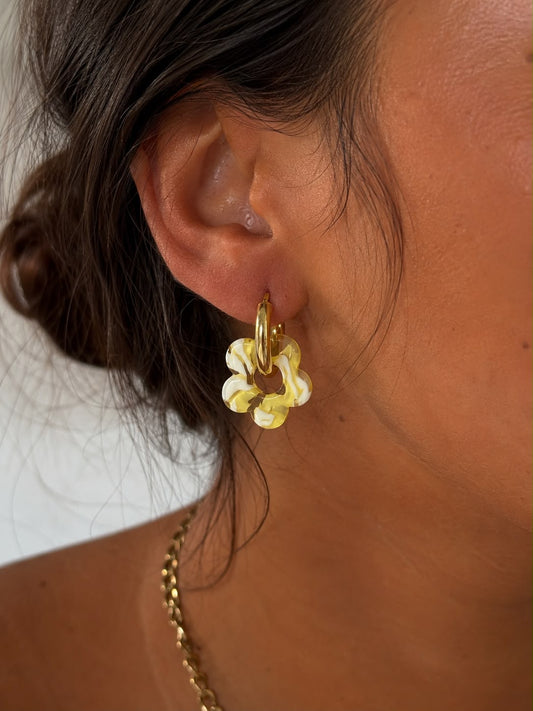 Boucles d'oreilles fleur en résine jaune et blanc