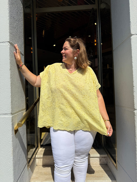 Blouse broderie anglaise jaune Col V Grande Taille 46-52