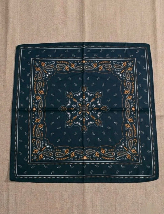 Foulard carré imprimé cachemire bleu marine