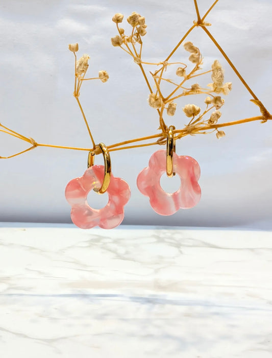 Boucle d’oreille rose poudrée