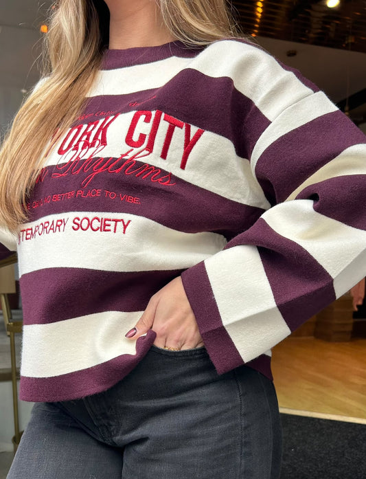 Pull rayé brodé New York City prune