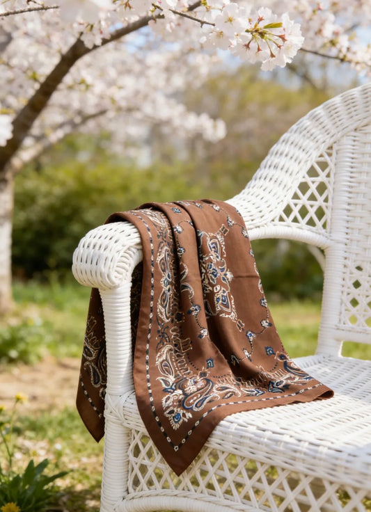 Foulard carré imprimé cachemire marron