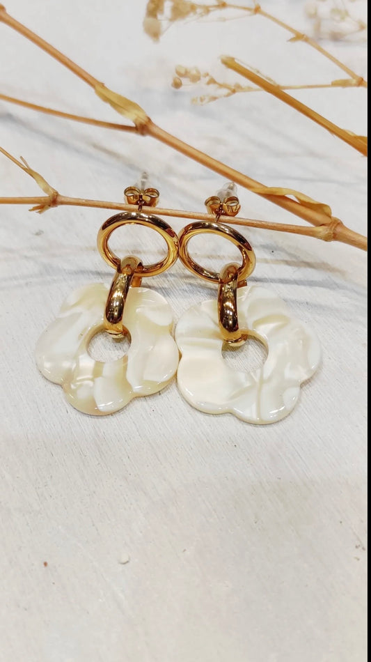 Boucle d’oreille creme